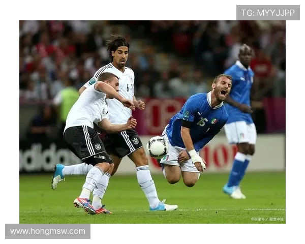 U20意大利与英格兰激战正酣青年球员展现足球新风采